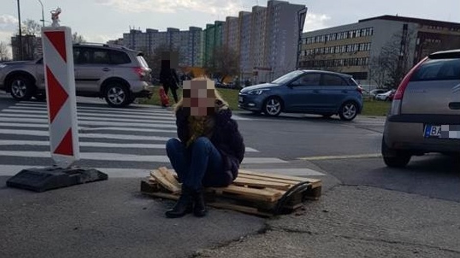 Opitá vodička narazila do matky s kočíkom v ktorom bolo dvojmesačné dieťa