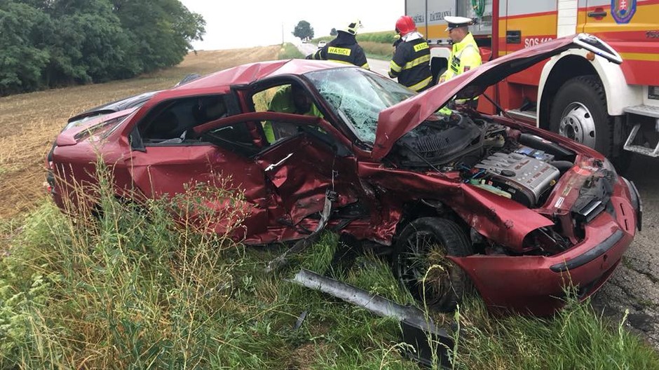 nehoda na ceste medzi Budmericami a Báhoňom