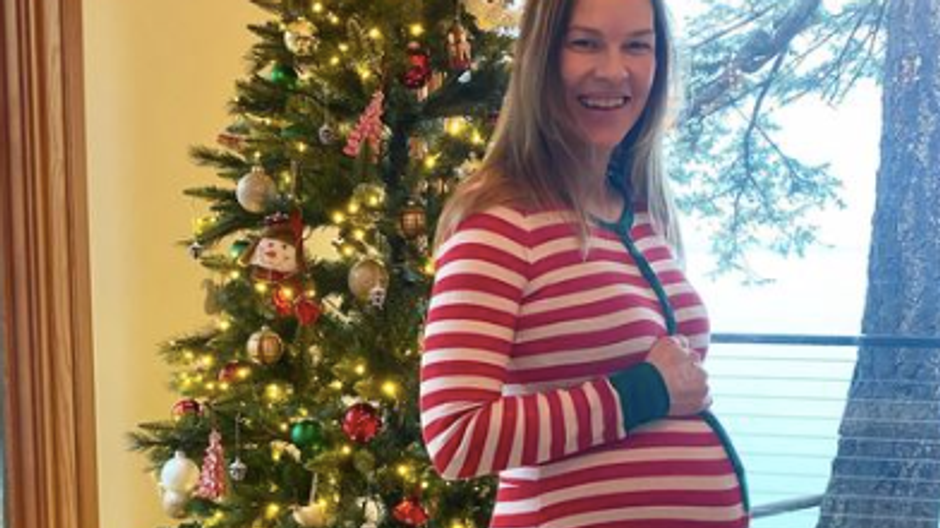 Hilary Swank s bruškom 