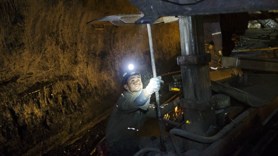 Baník pracuje uhoľná baňa v Yukone ILUSTRAČNÁ FOTO