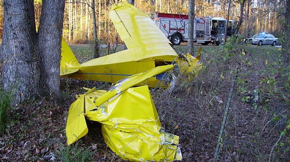 zlte rozbite havarovane lietadlo male