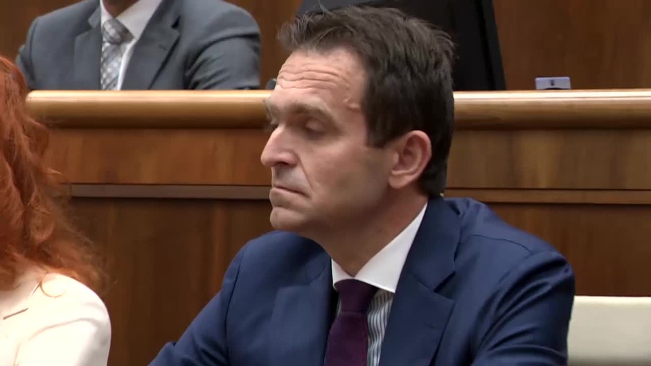 [multi] VN Vlada potrebuje schodzu 13021