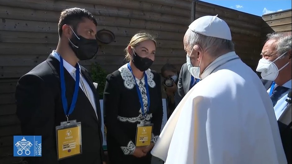 Júlia a Daniel Tannerovi predstavili svoj projekt vzdelávania a finančnej gramotnosti pápežovi