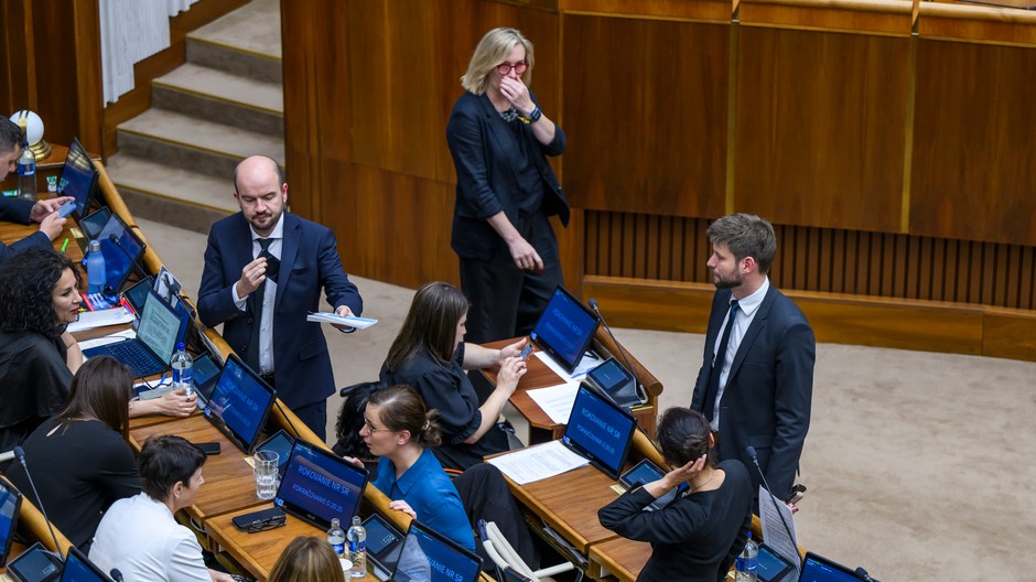 Opozícia il parlament il