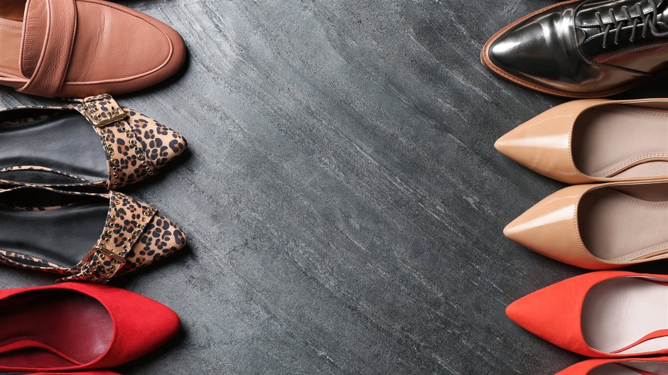 Aká damska obuv je základom funkčného botníka?