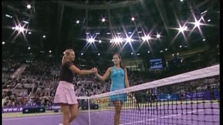 sarapovova1 - podávanie ruky