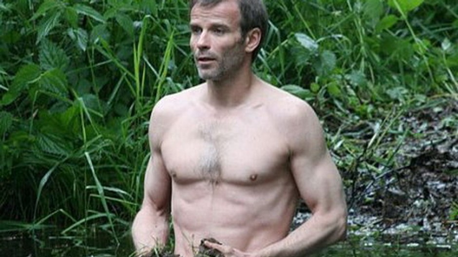 Lukáš Vaculík polonahý vo vode