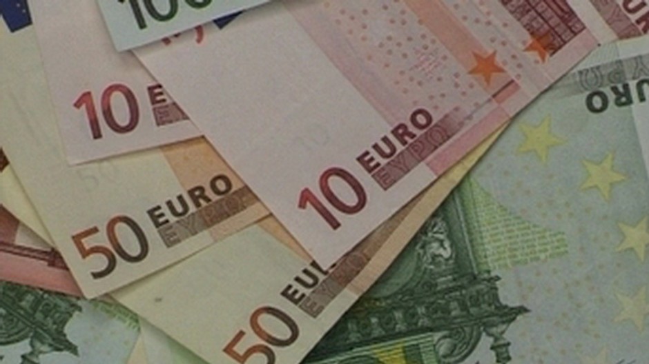 peniaze-euro-zblizka- 100, 10, 50