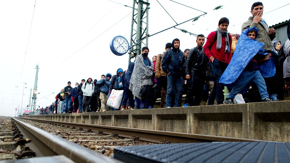 Passau migranti čakanie vlak