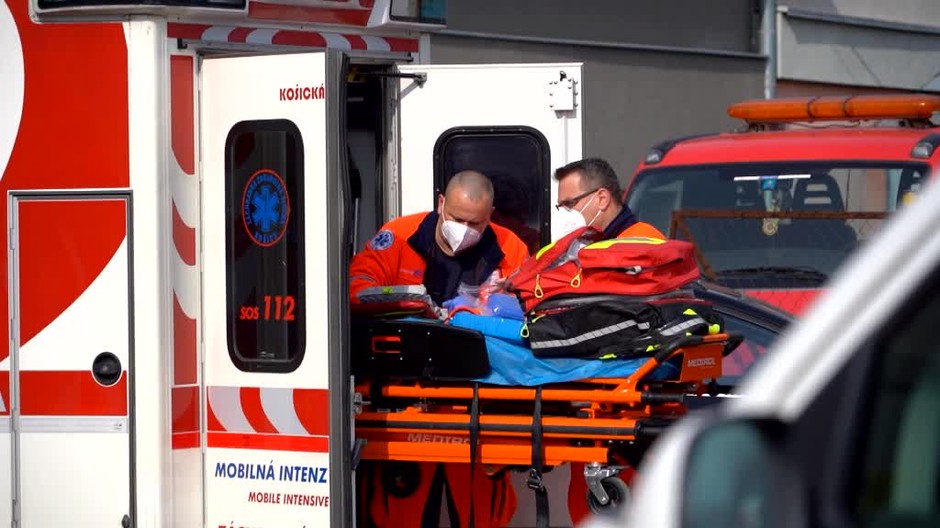 [multi] Sanitka vs.autá 6819