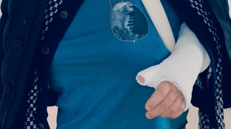 Karel Janák s dolámanými rukami