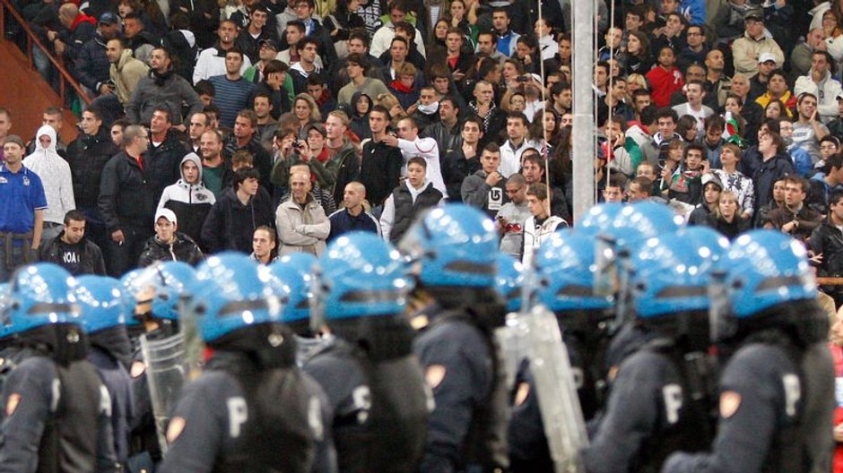 Polícia vs fanúšikovia