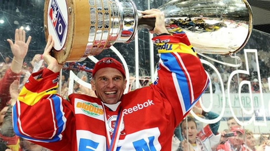 Hašek s pohárom O2