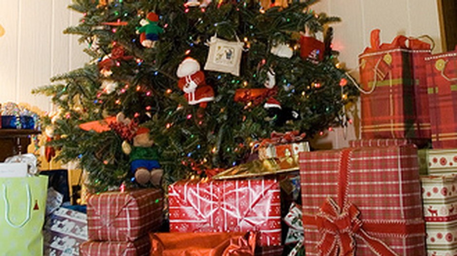 darceky pod vianocnym stromcekom