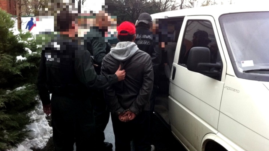 Brutálny útok na domovníčku Policajti prevoz