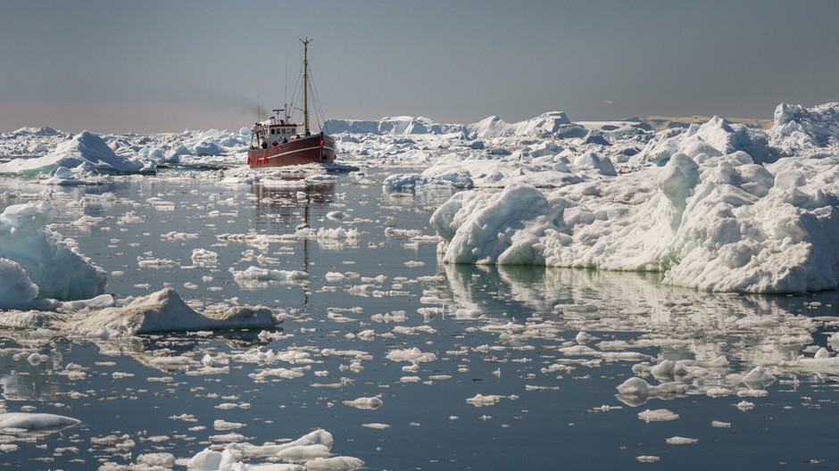 beautiful-view-tourist-boat-sailing-through-icebergs-disko-bay-greenland