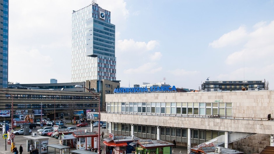 Autobusová stanica Mlynské Nivy v Bratislave.jpg