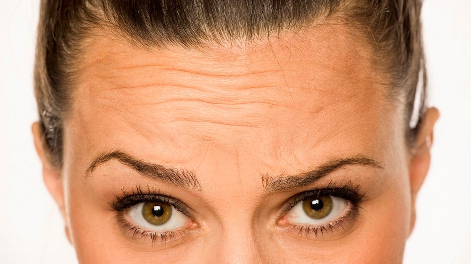 vrásky na čele