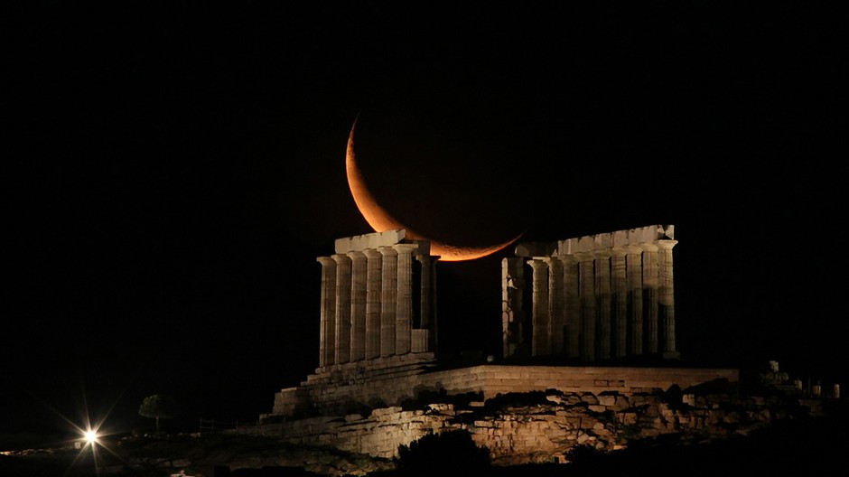 Mesiac nad Poseidonovym chramom