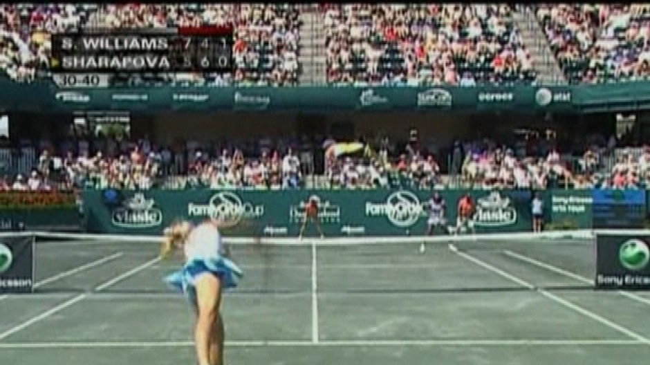 Kurt a Šarapovová podáva