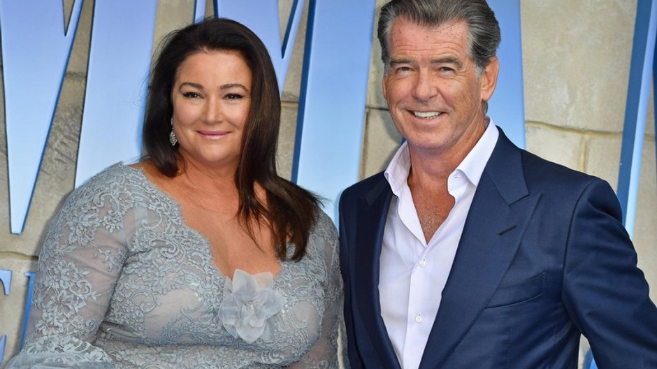 Pierce Brosnan s manželkou