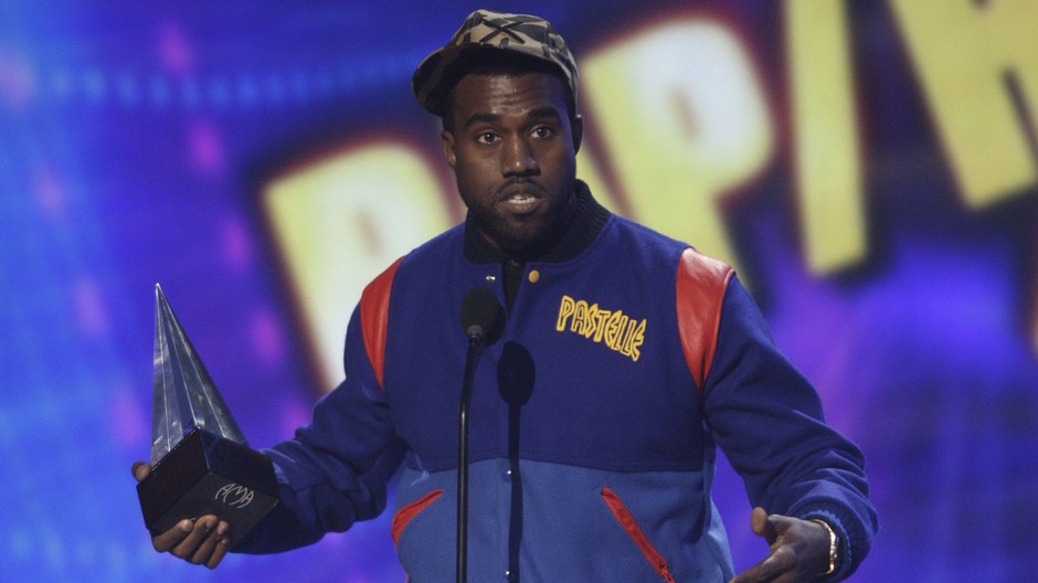 raper kaney west, cernoch na podiu s cenou