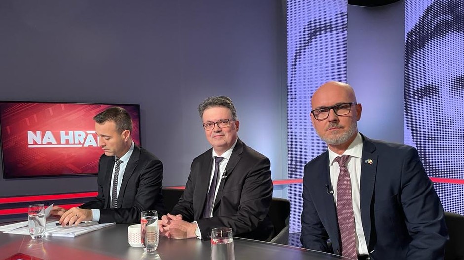 1b77ae49-9f14-4aa9-a6ec-1f7f2d965e57