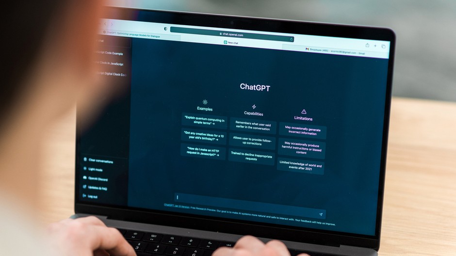 opened-ai-chat-laptop