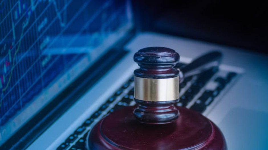 kladivko súd PR správa