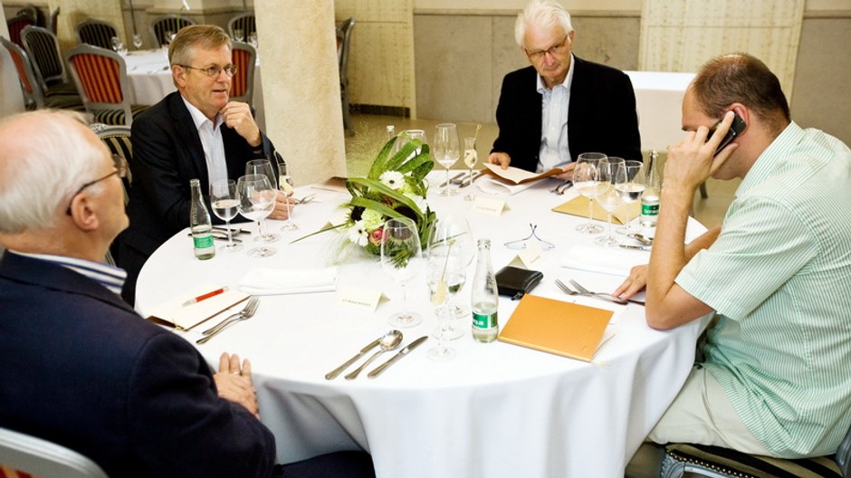 Richard Sulík obed s veľvyslancami trapas oblečenie