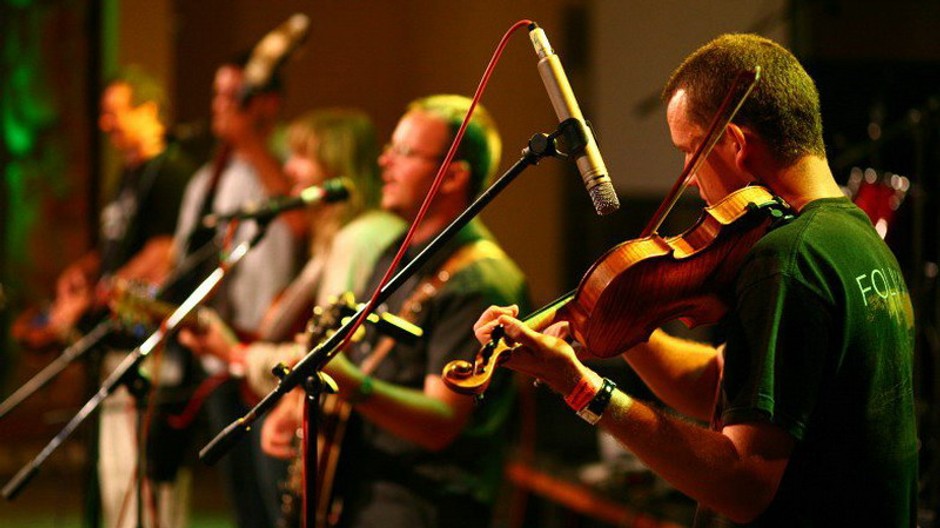 topvar festdobrebohunice-muzikanti s huslami