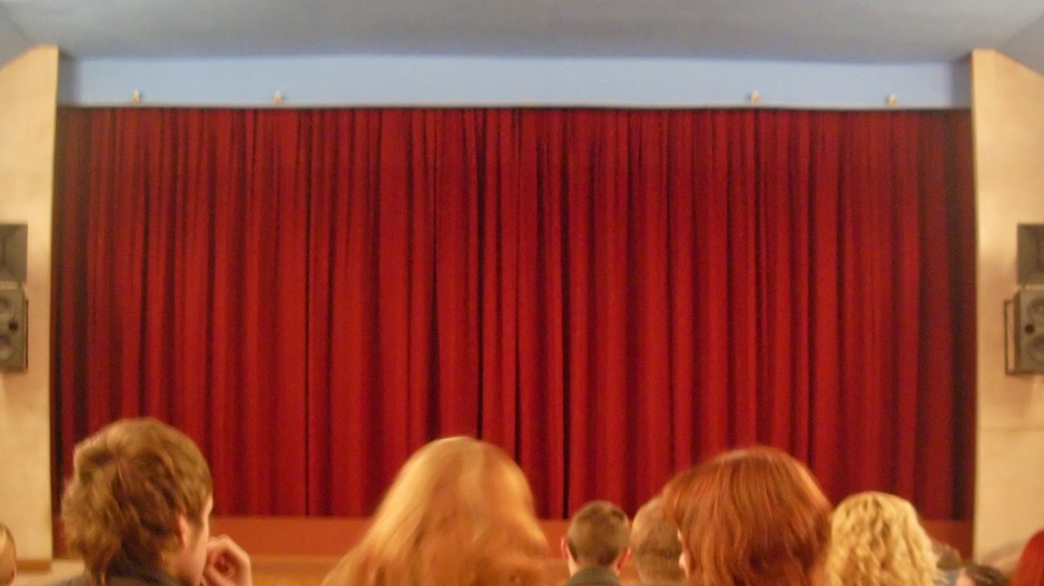 kino ludia opona javisko