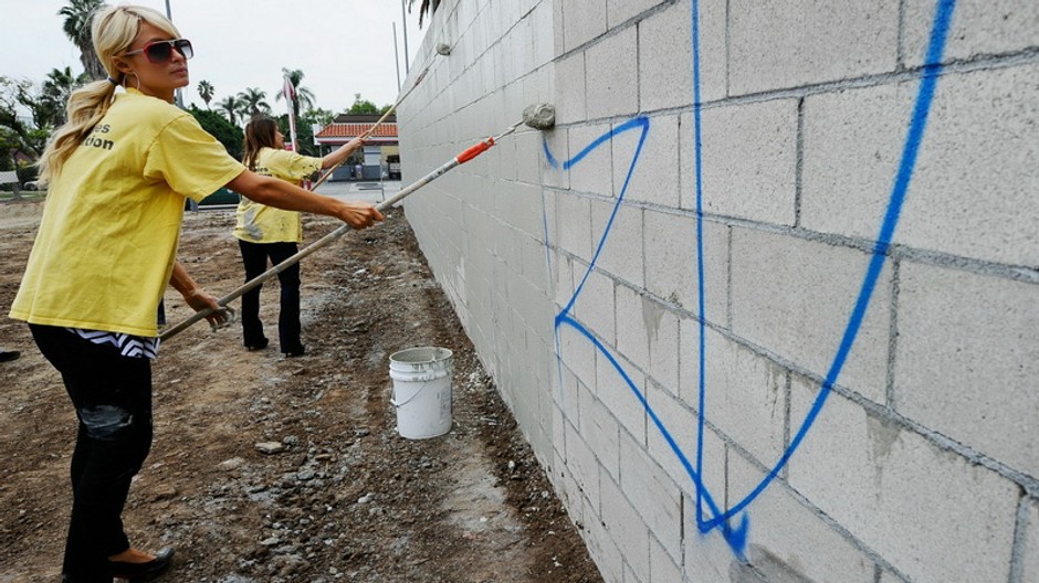 Paris Hilton v práci, maká vlastnými rukami