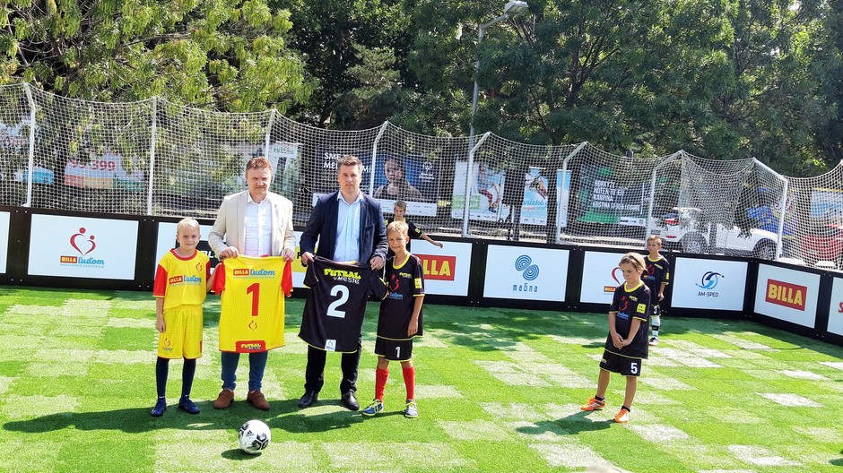 Ivan Kozák a Tomáš Staňo si symbolicky vymenili dresy