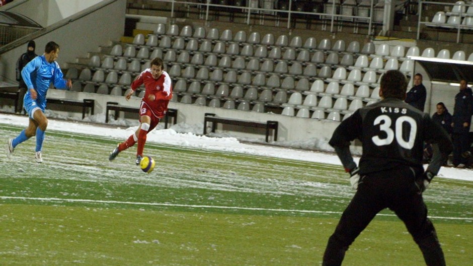 trencin slovan futbalisti pred brankou