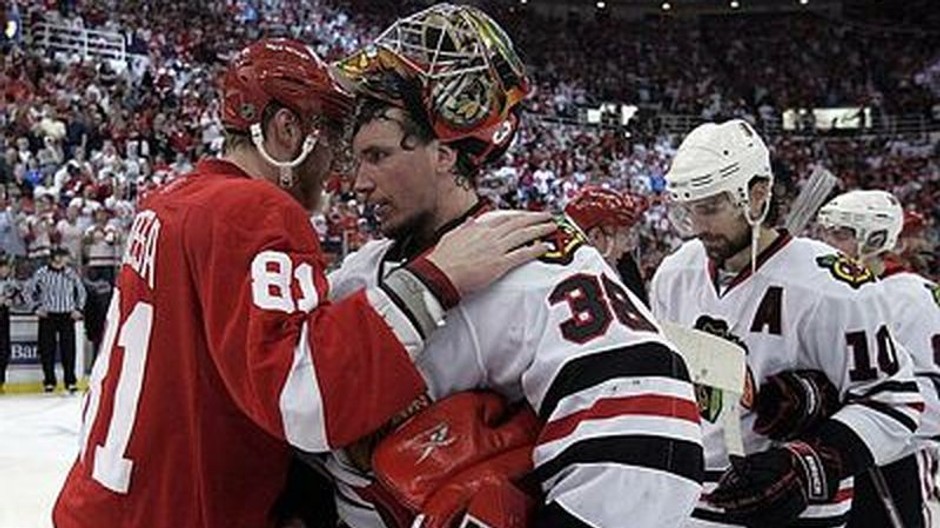 Hossa podáva ruku Huetovi