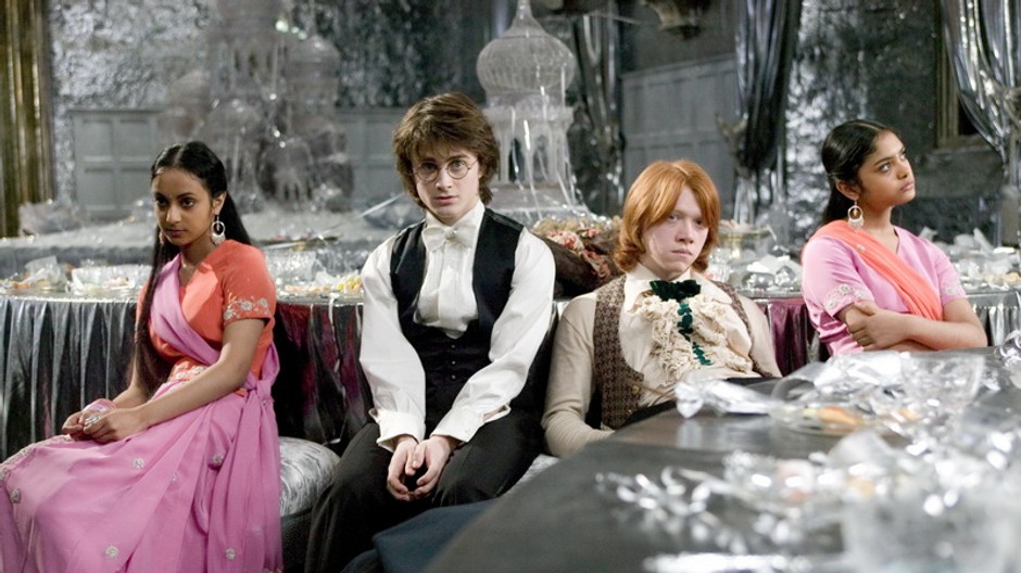 Z filmu Harry Potter: Harry, Daniel Radcliffe, Ron, Rupert Grint a sestry Patilové