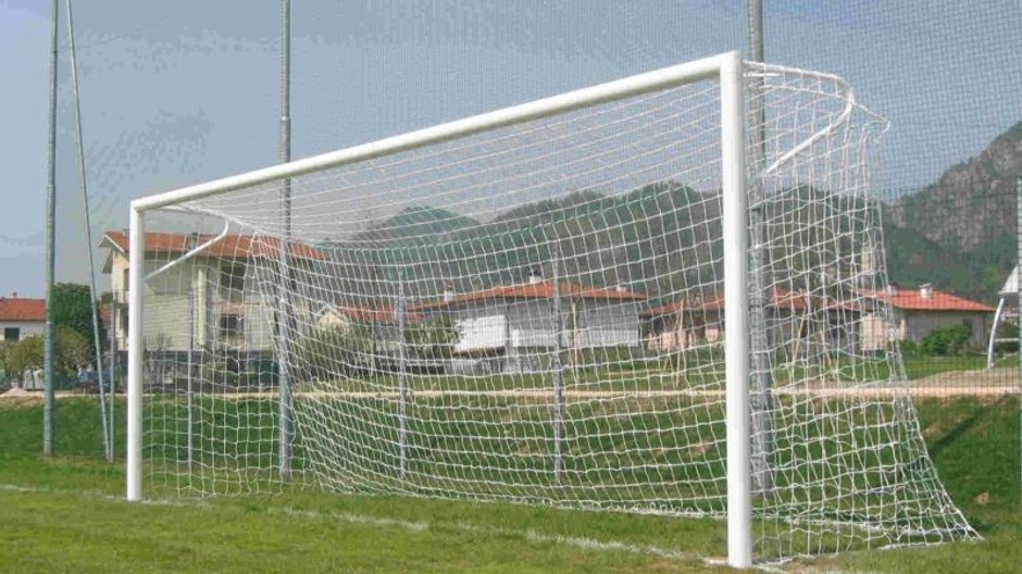 futbalová bránka na dedine