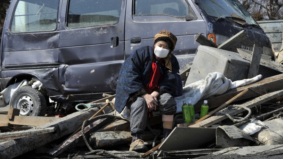 Zúfalí ľudia uprostred ruín, Japonsko