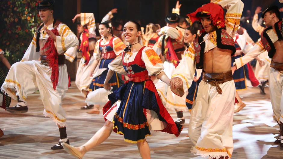 Lúčnica Ples v opere archívna foto