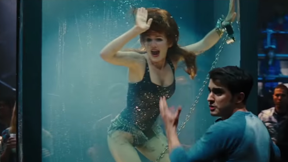 isla fisher v akváriu