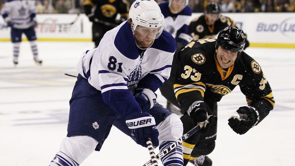 Zdeno Chára v zápase Boston-Toronto