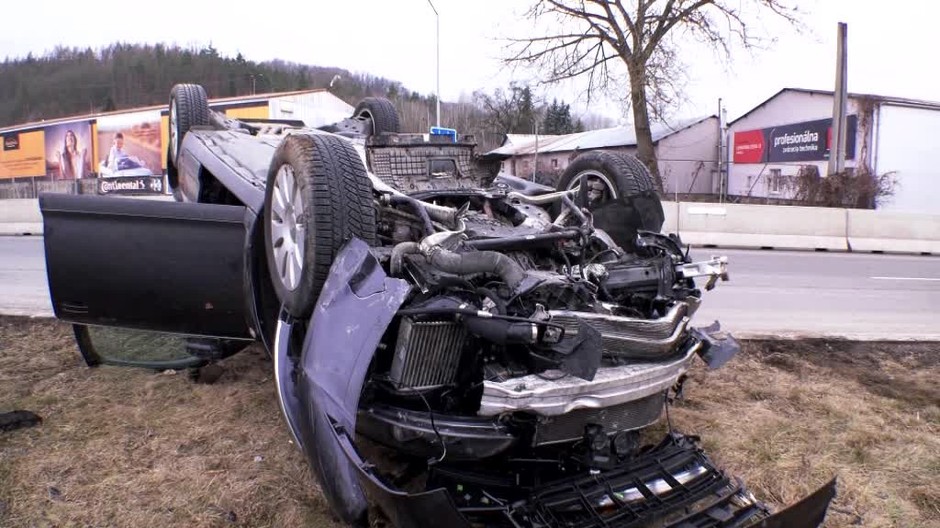 Nehoda pri Zvolene, v aute sedeli dve malé deti1277