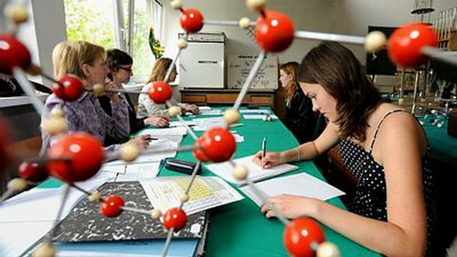 maturita, zeleny stol, atomova struktura