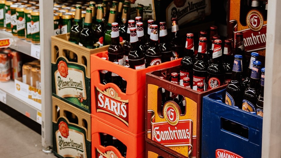 Slováci čoraz viac nakupujú pivo vo vratných fľašiach. Je za tým nostalgia, štýl, no najmä ekológia. Foto: Plzeňský Prazdroj Slovensko