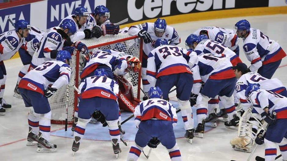 MS 2012 pred zapasom okolo brankara SVK