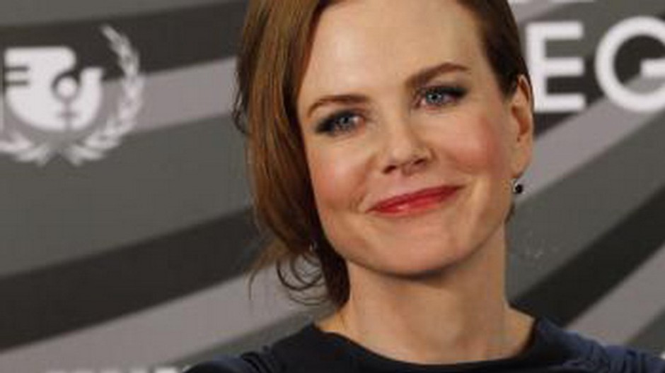 Nicole kidman, busta, mierny úsmev, zavreté ústa