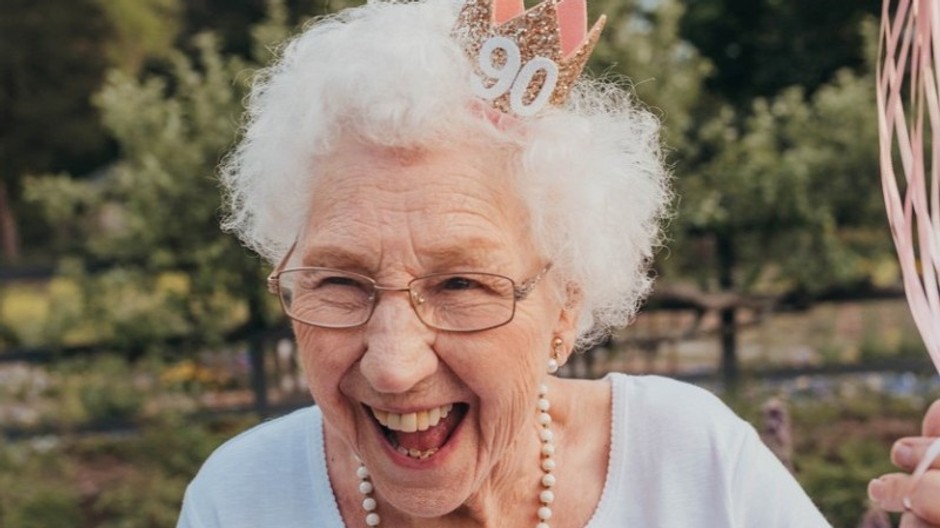 90-ročná babička