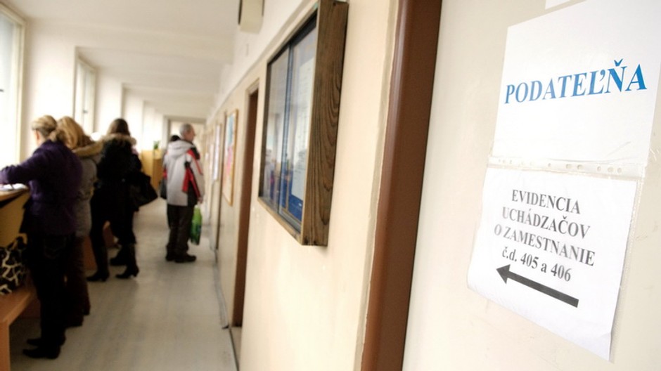 nezamestnanost urad prace ľudia