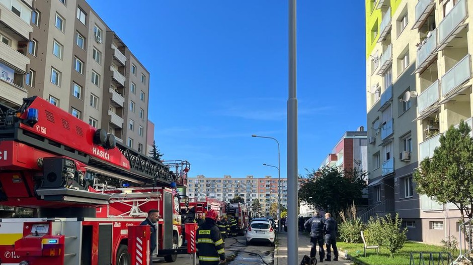 vybuch nove zamky hasici bytovka (1)